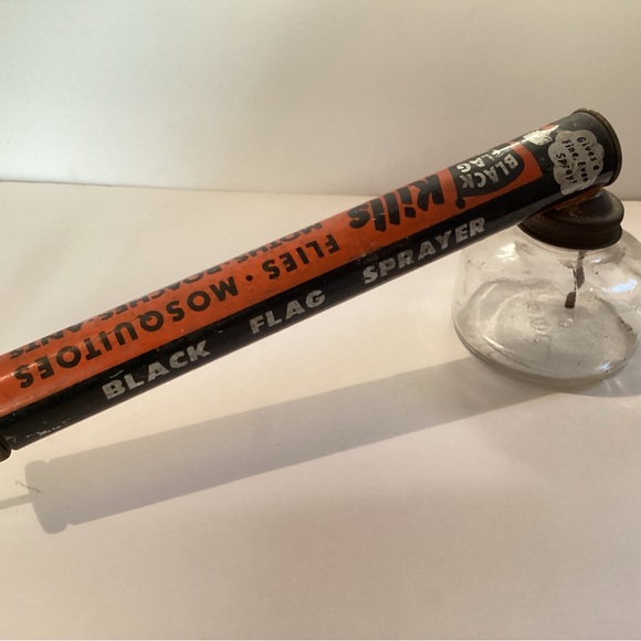 Vintage Black Flag bug spray with glass jar - Picture 3 of 6
